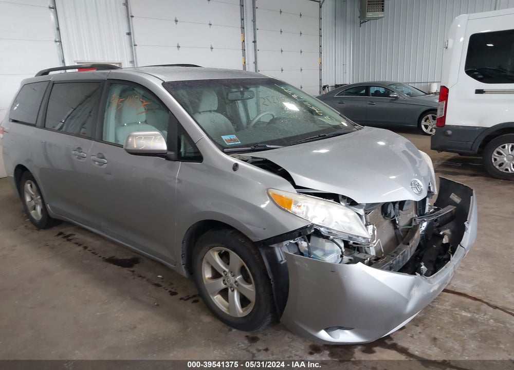 2013 TOYOTA SIENNA LE V6 8 PASSENGER VIN: 5TDKK3DC2DS287787