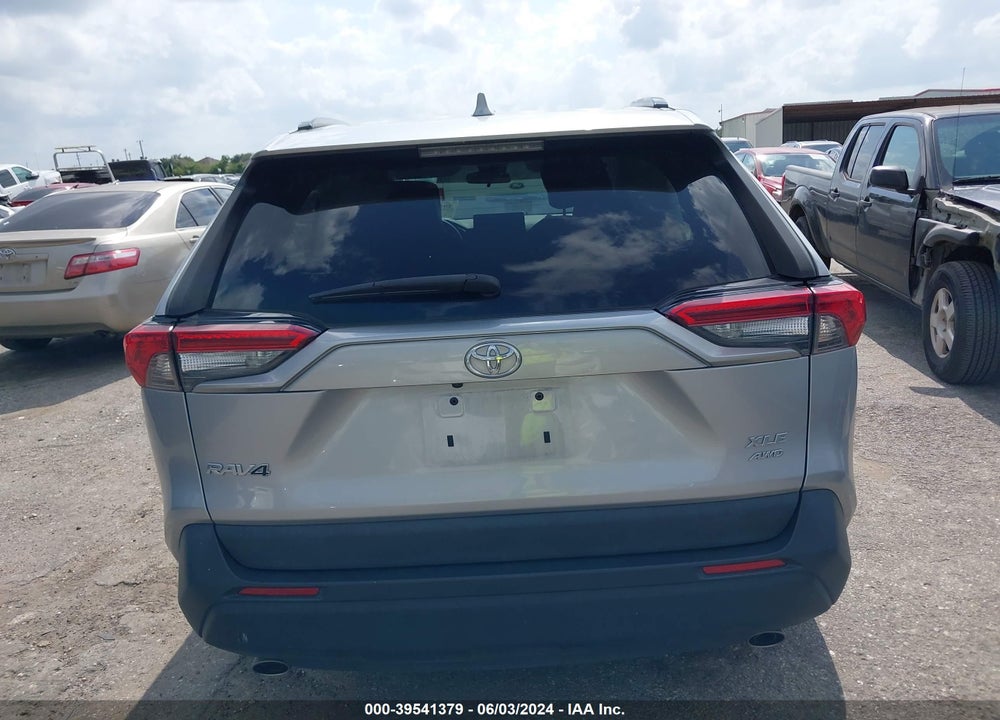2021 TOYOTA RAV4 XLE VIN: 2T3P1RFV0MC192171