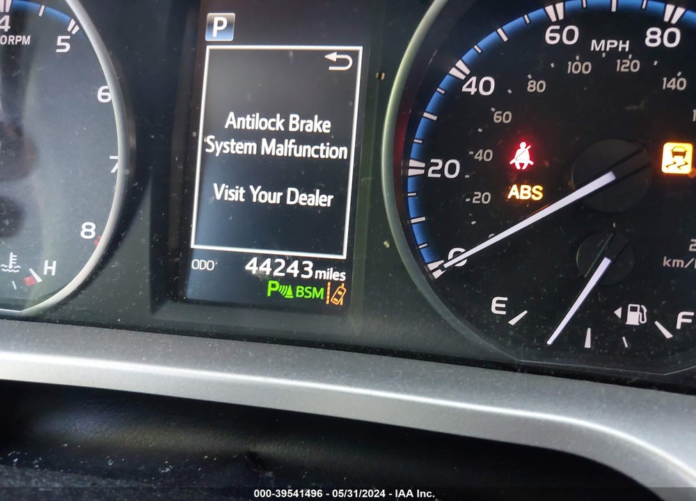 2018 TOYOTA RAV4 XLE VIN: JTMRFREV8JJ723878