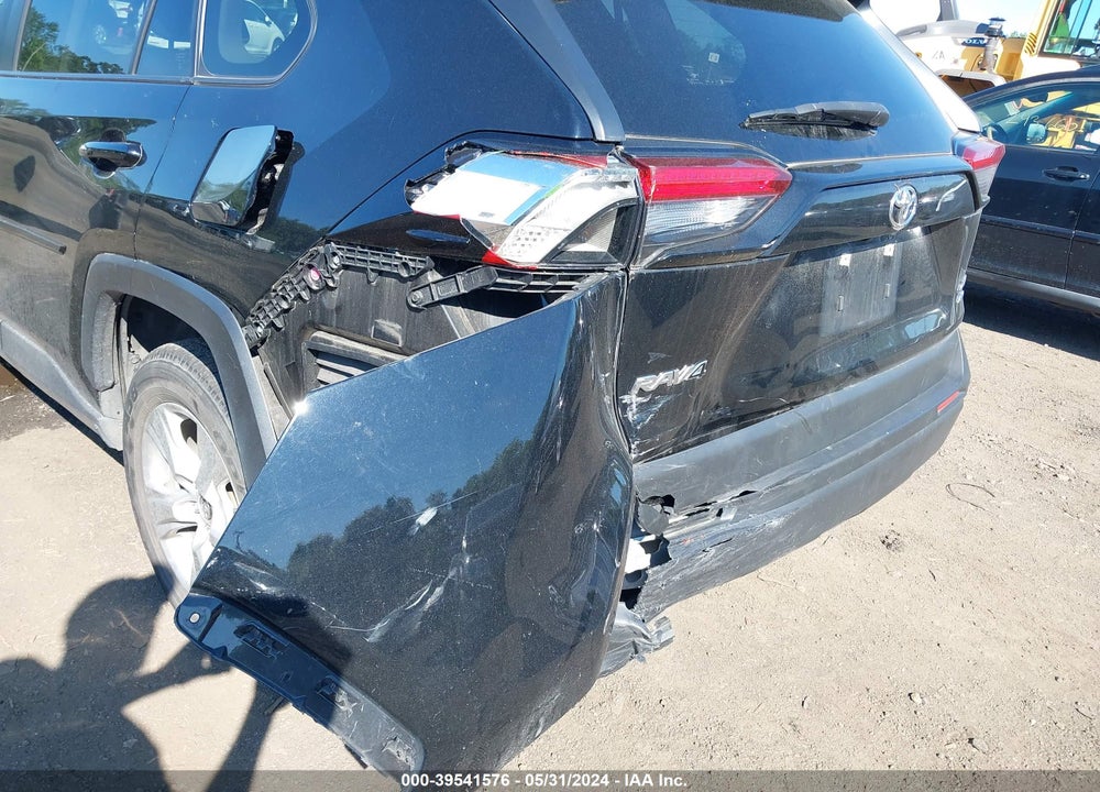 2019 TOYOTA RAV4 XLE VIN: JTMP1RFV6KJ006658