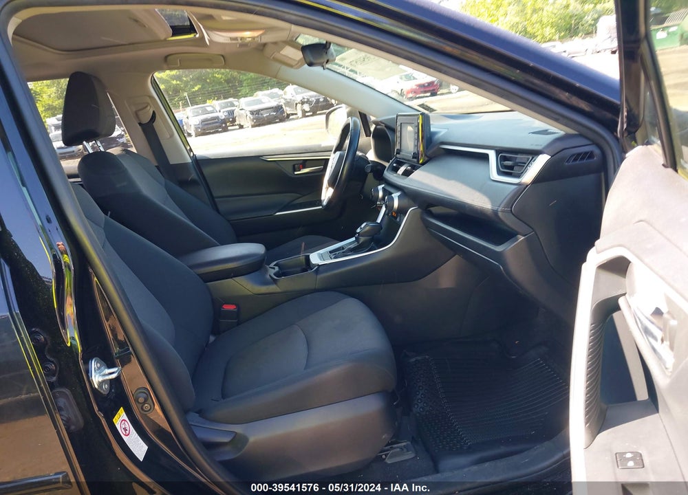 2019 TOYOTA RAV4 XLE VIN: JTMP1RFV6KJ006658