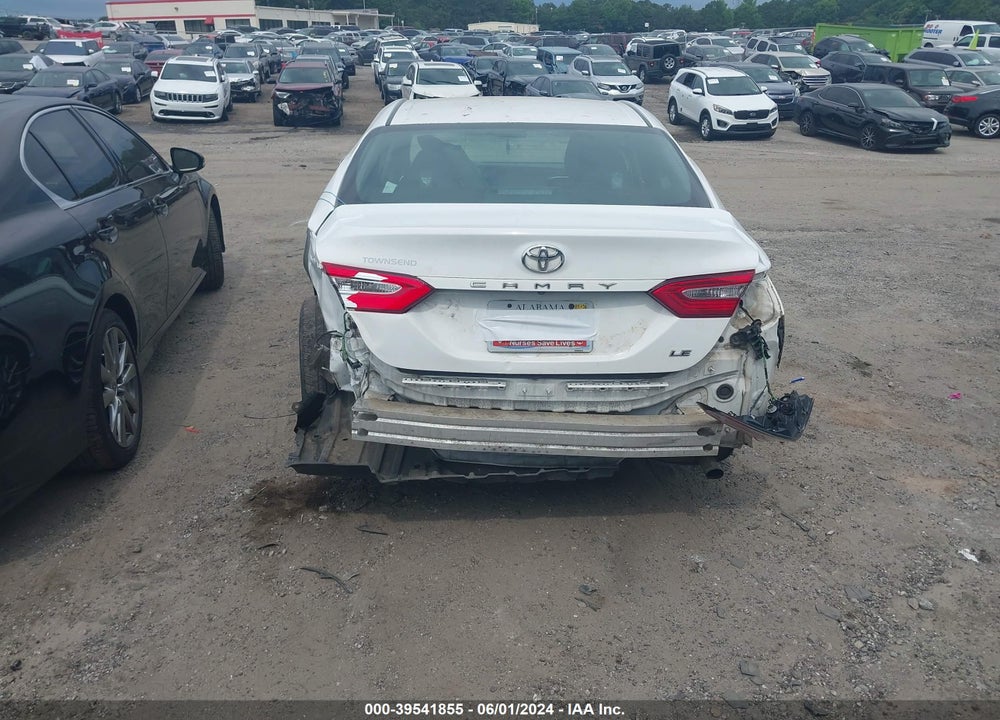 2018 TOYOTA CAMRY LE VIN: 4T1B11HK7JU654033