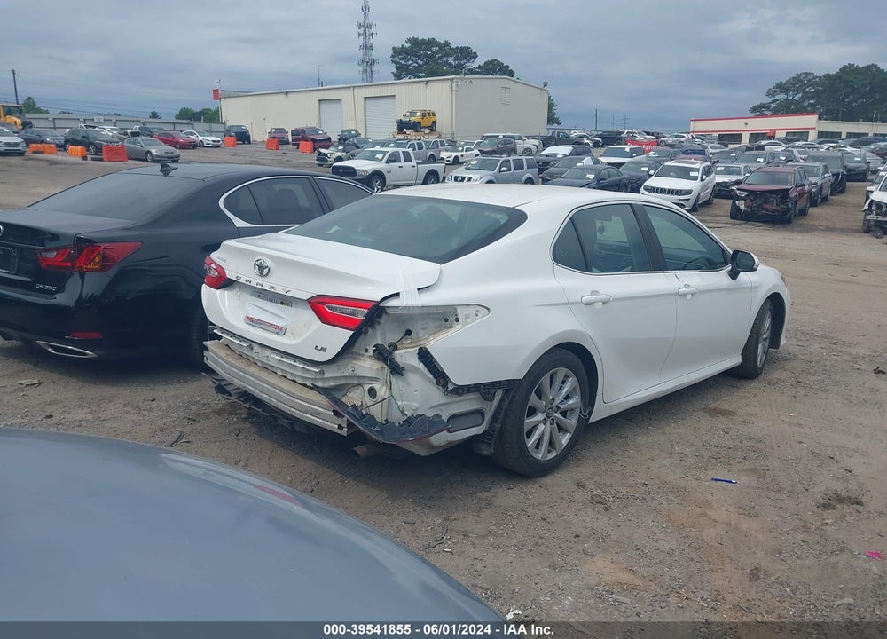 2018 TOYOTA CAMRY LE VIN: 4T1B11HK7JU654033
