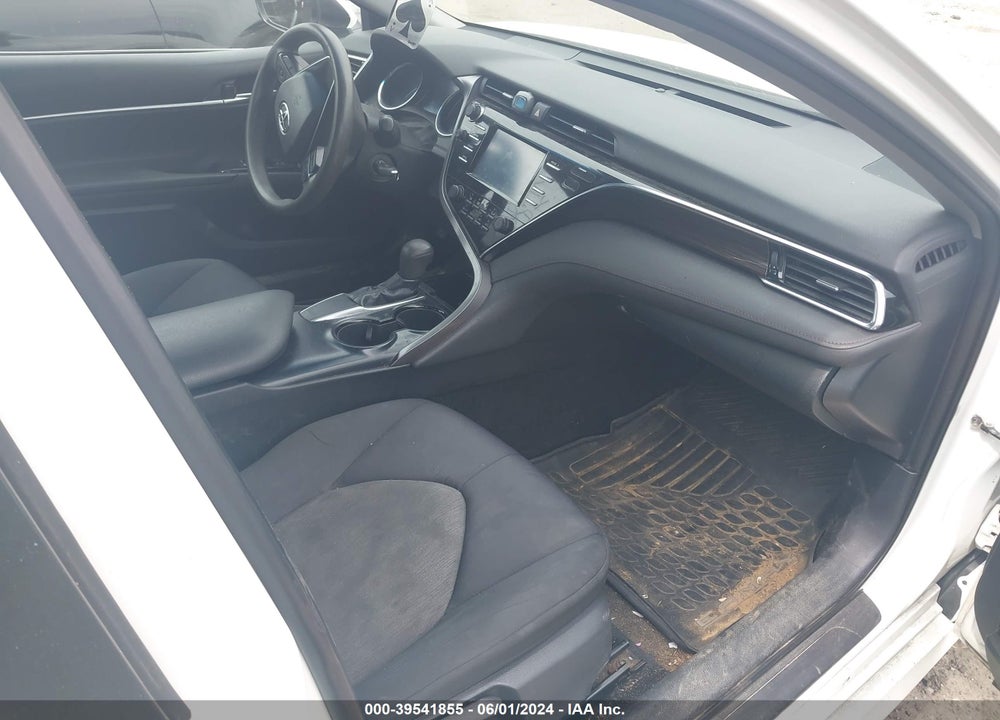 2018 TOYOTA CAMRY LE VIN: 4T1B11HK7JU654033