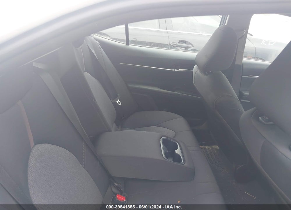 2018 TOYOTA CAMRY LE VIN: 4T1B11HK7JU654033