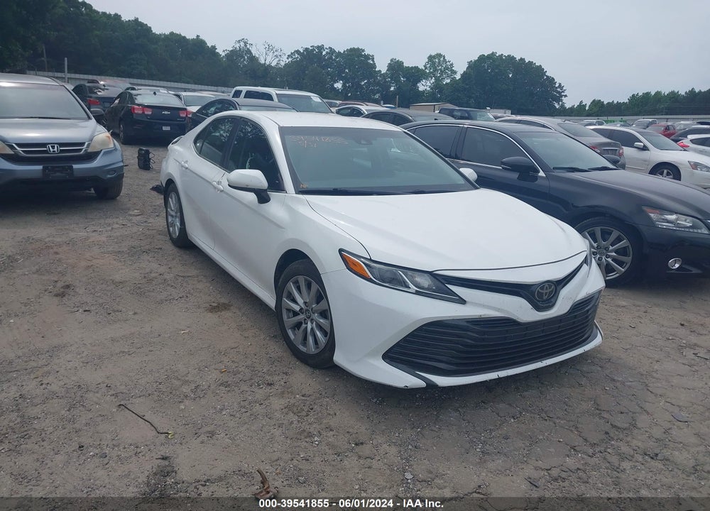 2018 TOYOTA CAMRY LE VIN: 4T1B11HK7JU654033
