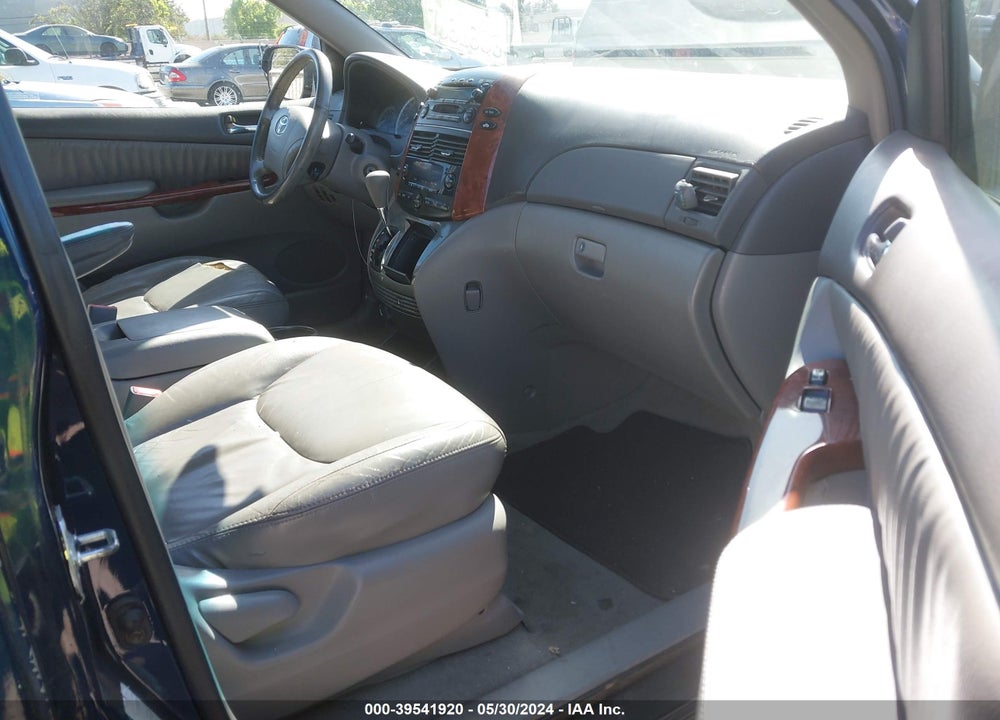 2004 TOYOTA SIENNA XLE VIN: 5TDBA22CX4S014984