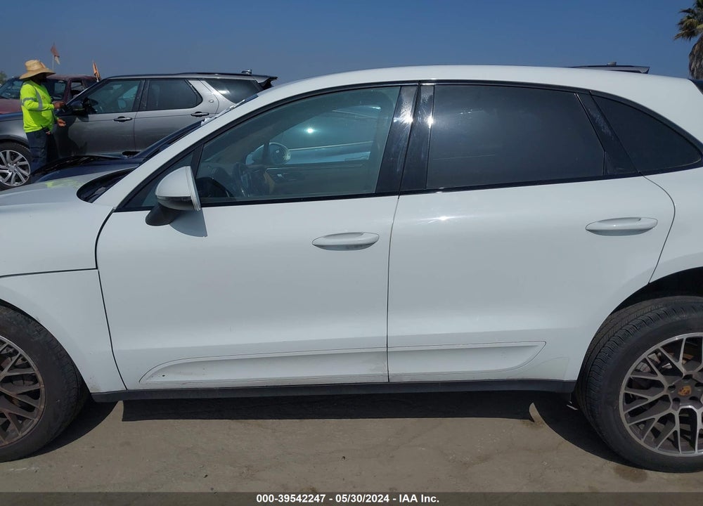 2016 PORSCHE MACAN S VIN: WP1AB2A59GLB44674