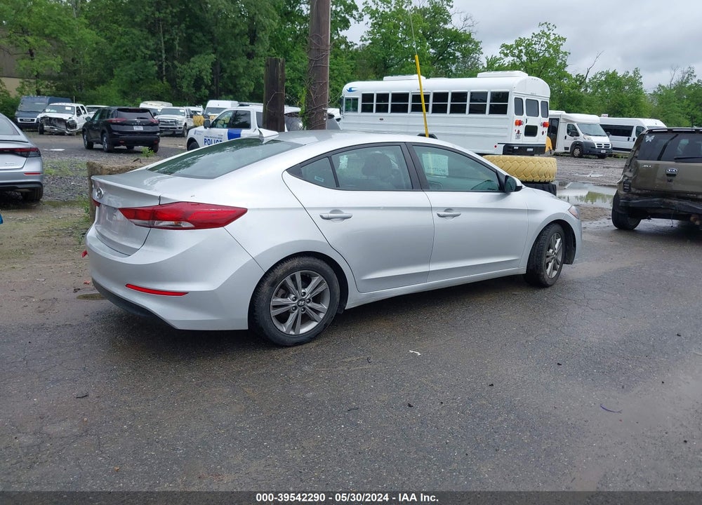 2018 HYUNDAI ELANTRA SEL VIN: 5NPD84LF9JH317054