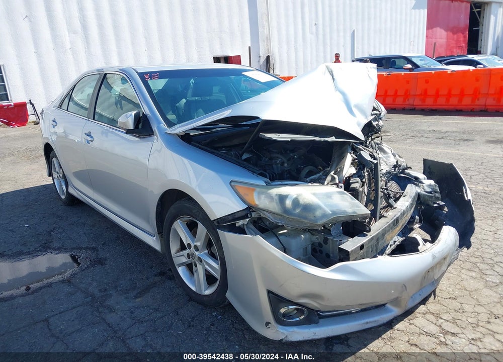 2013 TOYOTA CAMRY SE VIN: 4T1BF1FK4DU261552