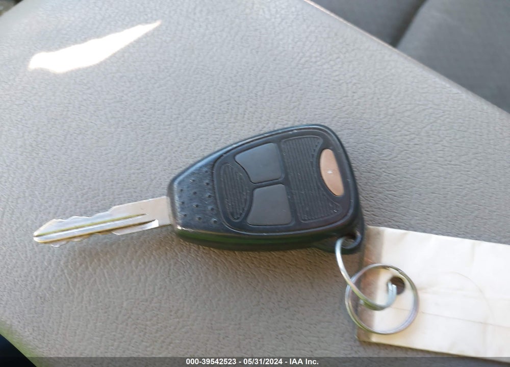2008 DODGE DURANGO SXT VIN: 1D8HB38N38F146451