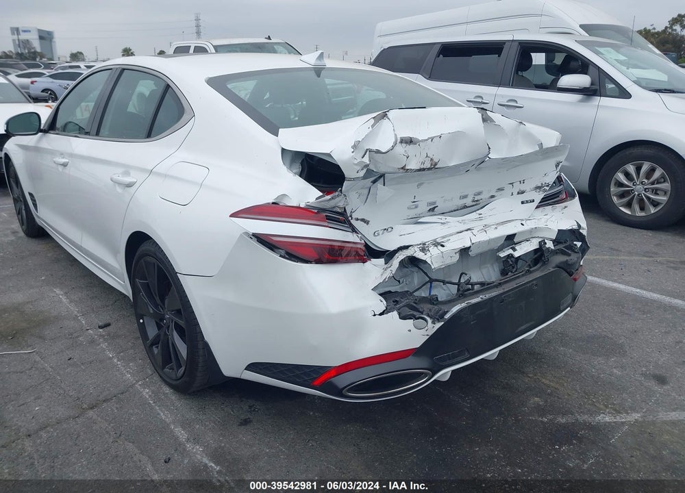2022 GENESIS G70 3.3T RWD VIN: KMTG54TE9NU099062