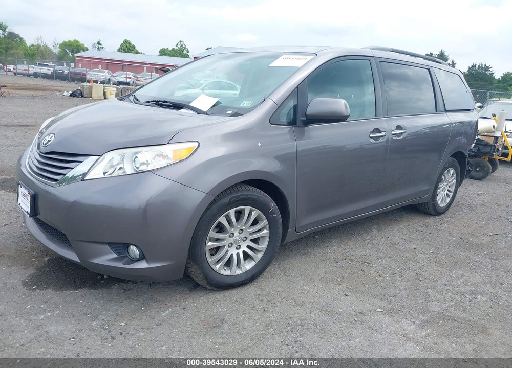 2017 TOYOTA SIENNA XLE 8 PASSENGER VIN: 5TDYZ3DC3HS782818
