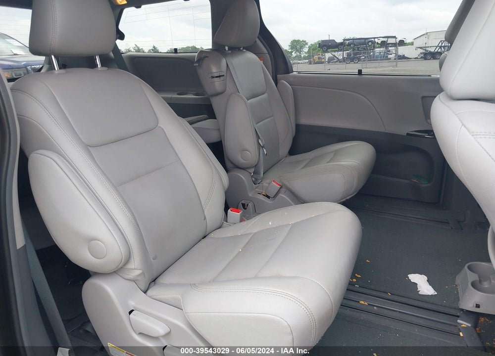 2017 TOYOTA SIENNA XLE 8 PASSENGER VIN: 5TDYZ3DC3HS782818