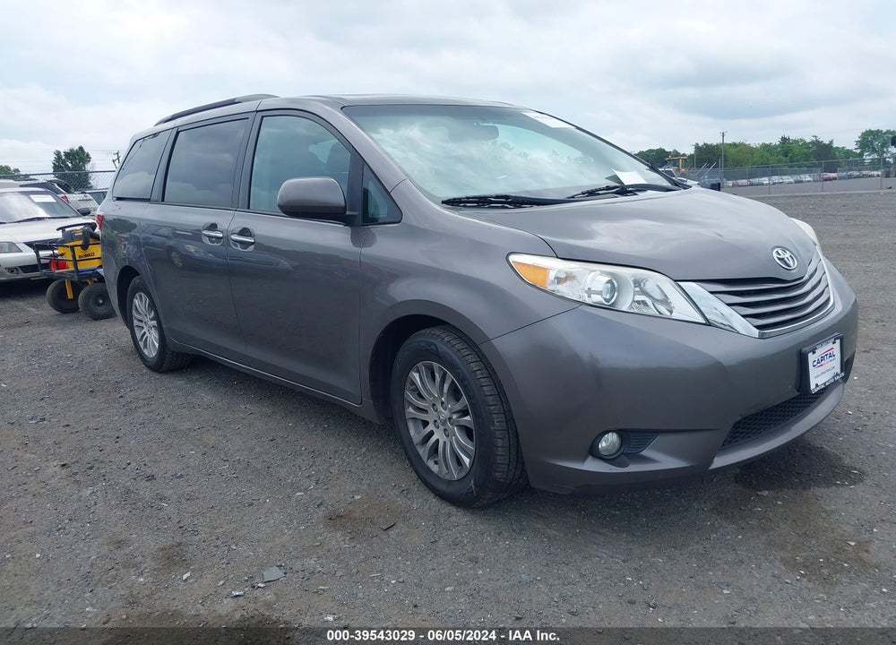 2017 TOYOTA SIENNA XLE 8 PASSENGER VIN: 5TDYZ3DC3HS782818