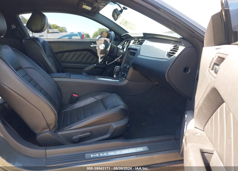 2014 FORD MUSTANG V6 PREMIUM VIN: 1ZVBP8AM6E5251052