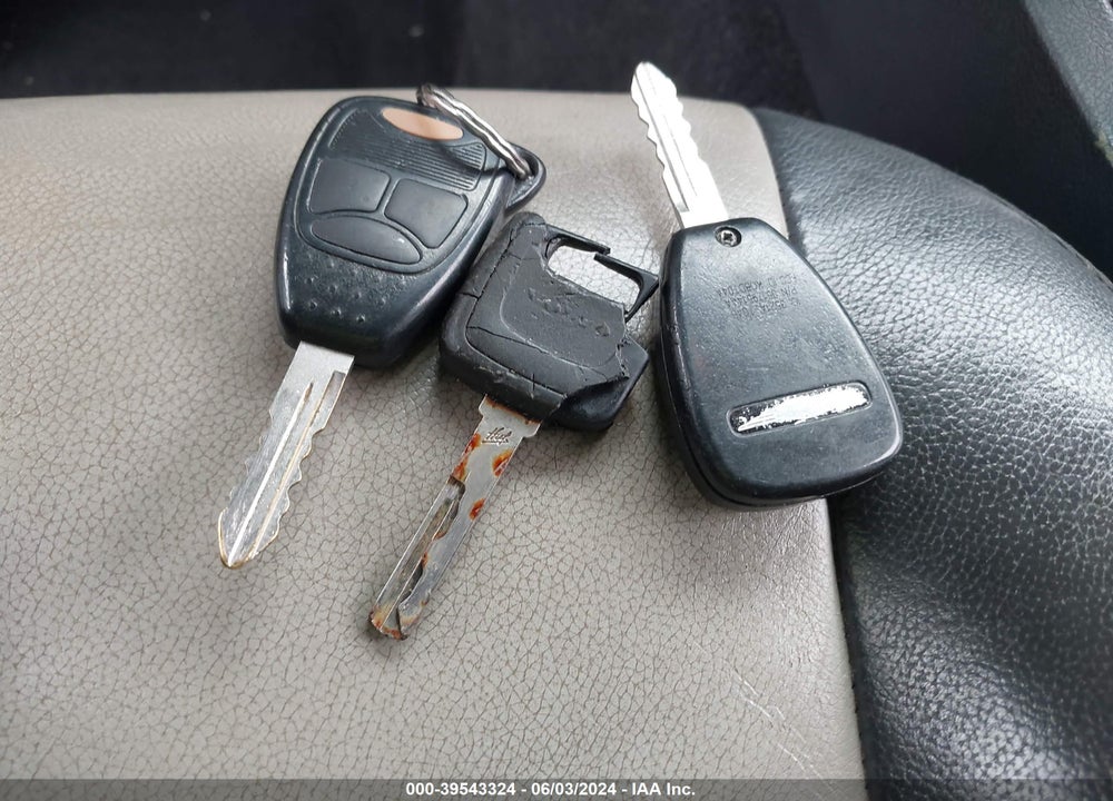 2005 CHRYSLER 300 TOURING VIN: 2C3JA53G35H577880