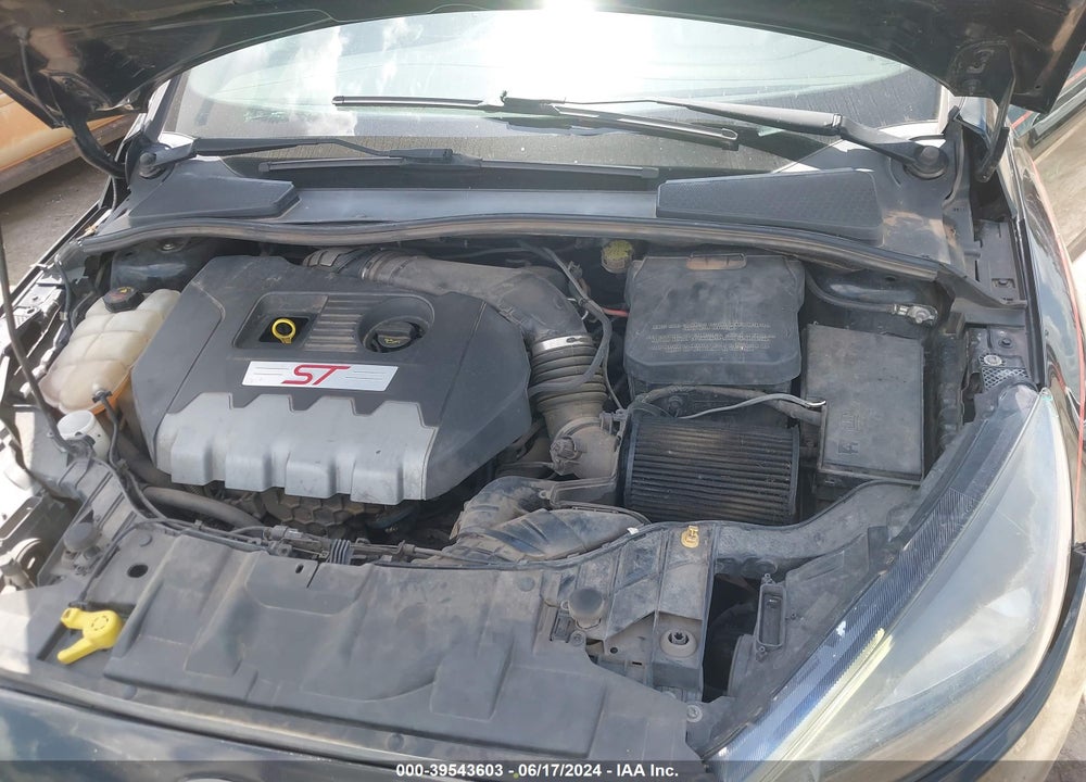 2015 FORD FOCUS VIN: 1FADP3L97FL374661