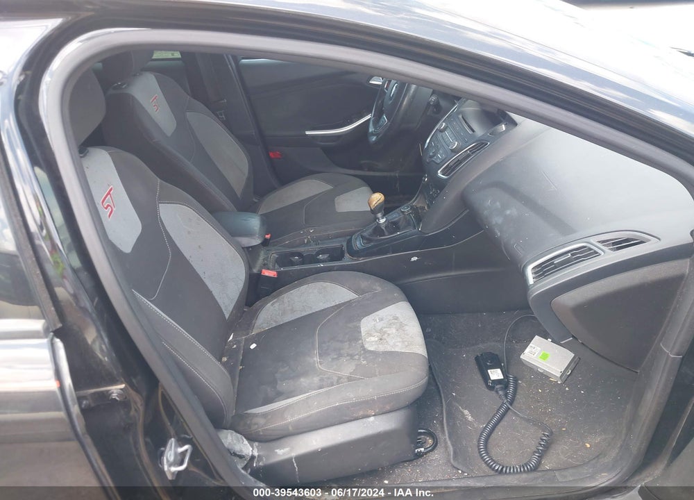 2015 FORD FOCUS VIN: 1FADP3L97FL374661
