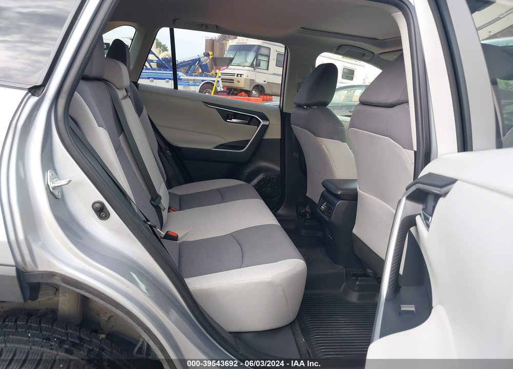 2020 TOYOTA RAV4 XLE VIN: JTMP1RFV2LD058112