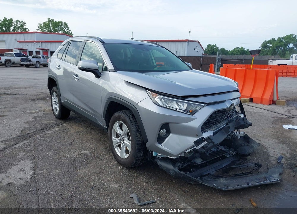 2020 TOYOTA RAV4 XLE VIN: JTMP1RFV2LD058112
