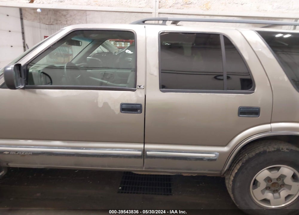 2002 CHEVROLET BLAZER LS VIN: 1GNDT13W92K182178