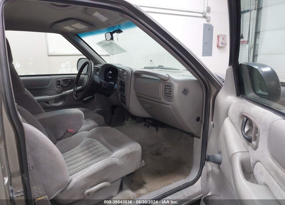 2002 CHEVROLET BLAZER LS VIN: 1GNDT13W92K182178