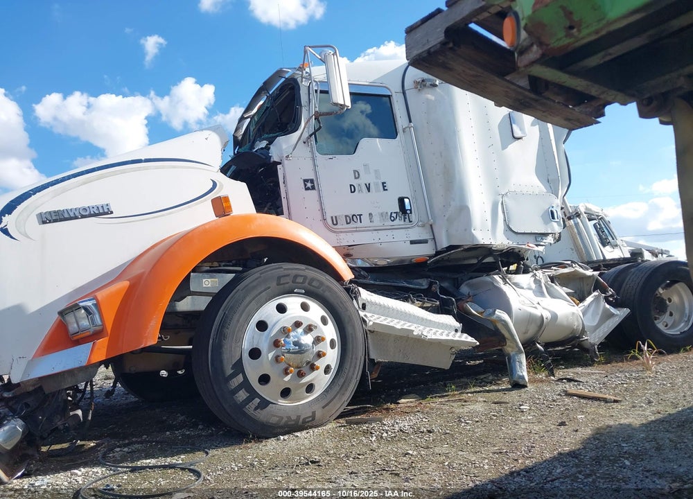 2004 KENWORTH CONSTRUCTION T800 VIN: 1XKDDB9XX4J063418