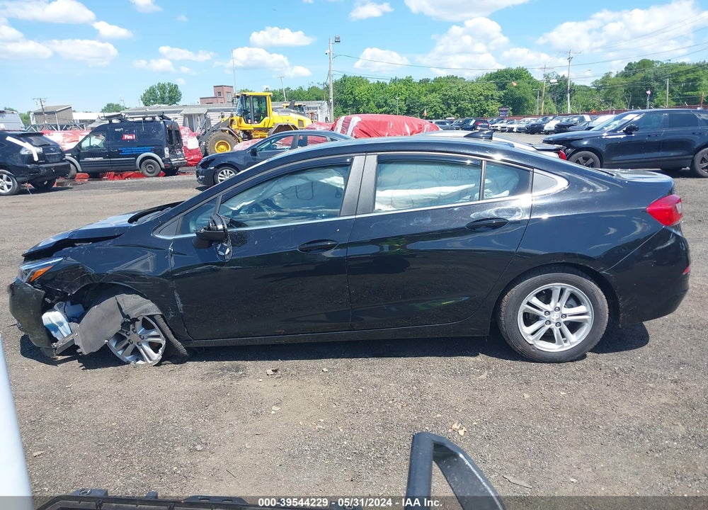 2017 CHEVROLET CRUZE LT AUTO VIN: 1G1BE5SM9H7185622