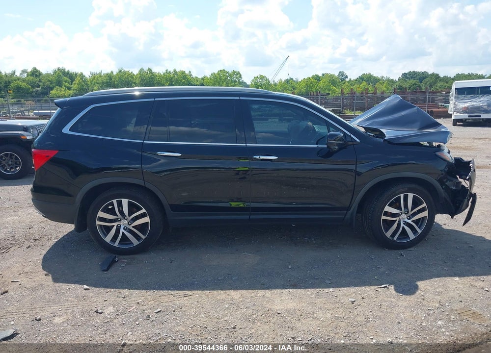 2018 HONDA PILOT TOURING VIN: 5FNYF6H92JB063207