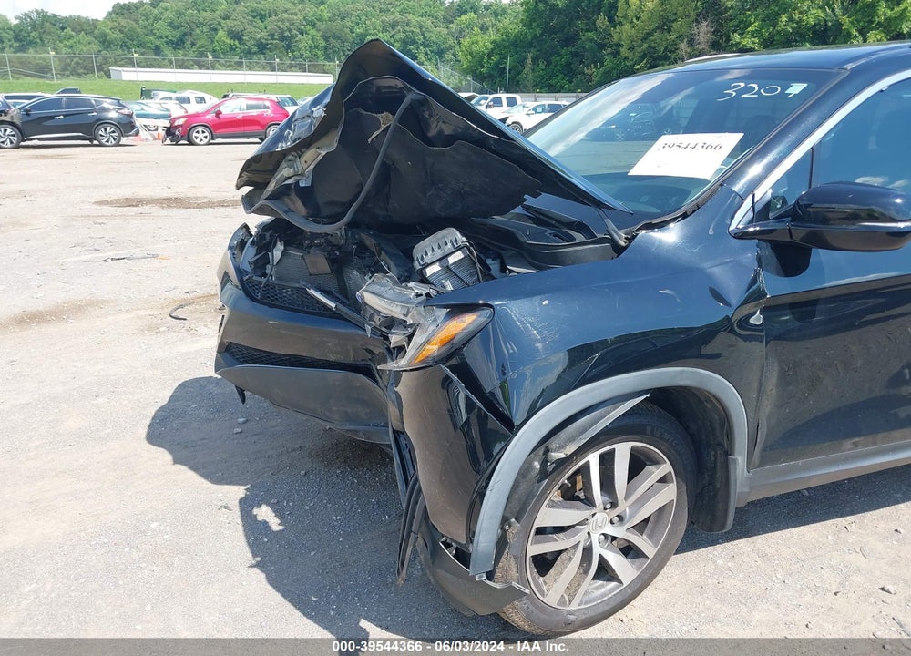 2018 HONDA PILOT TOURING VIN: 5FNYF6H92JB063207