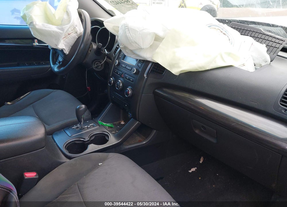 2013 KIA SORENTO LX VIN: 5XYKT4A60DG366650