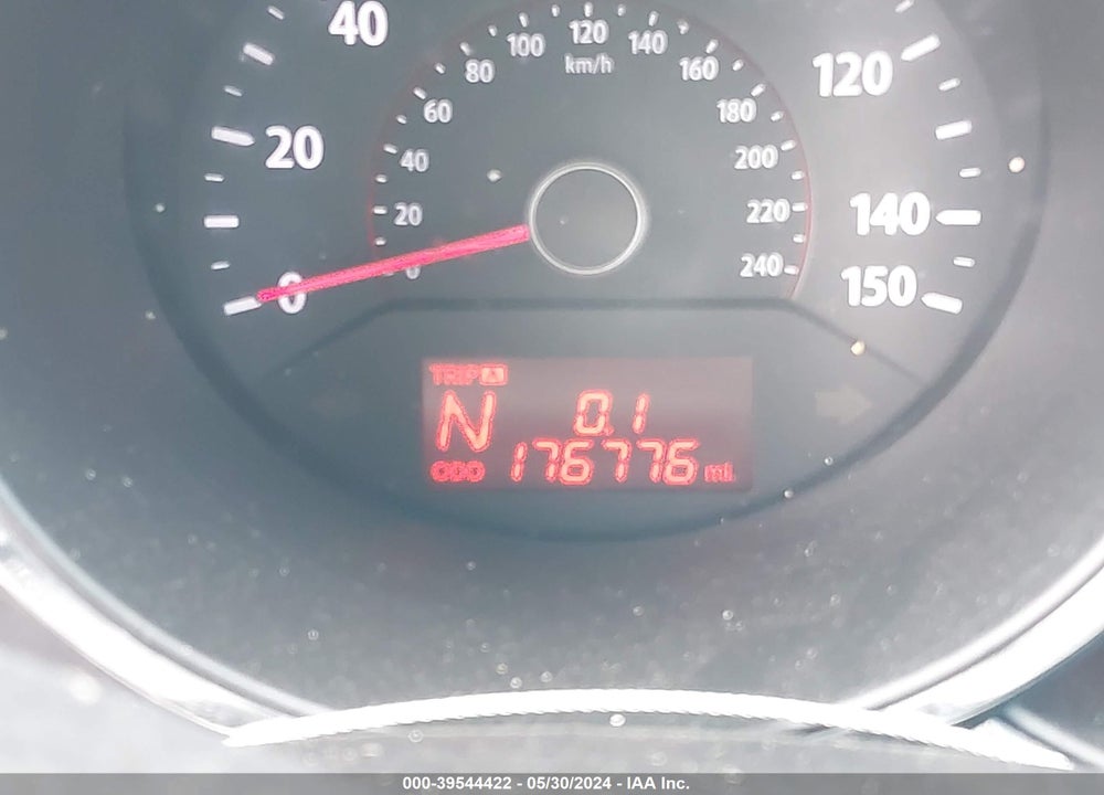 2013 KIA SORENTO LX VIN: 5XYKT4A60DG366650