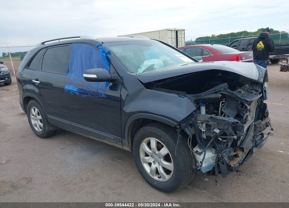 2013 KIA SORENTO LX VIN: 5XYKT4A60DG366650