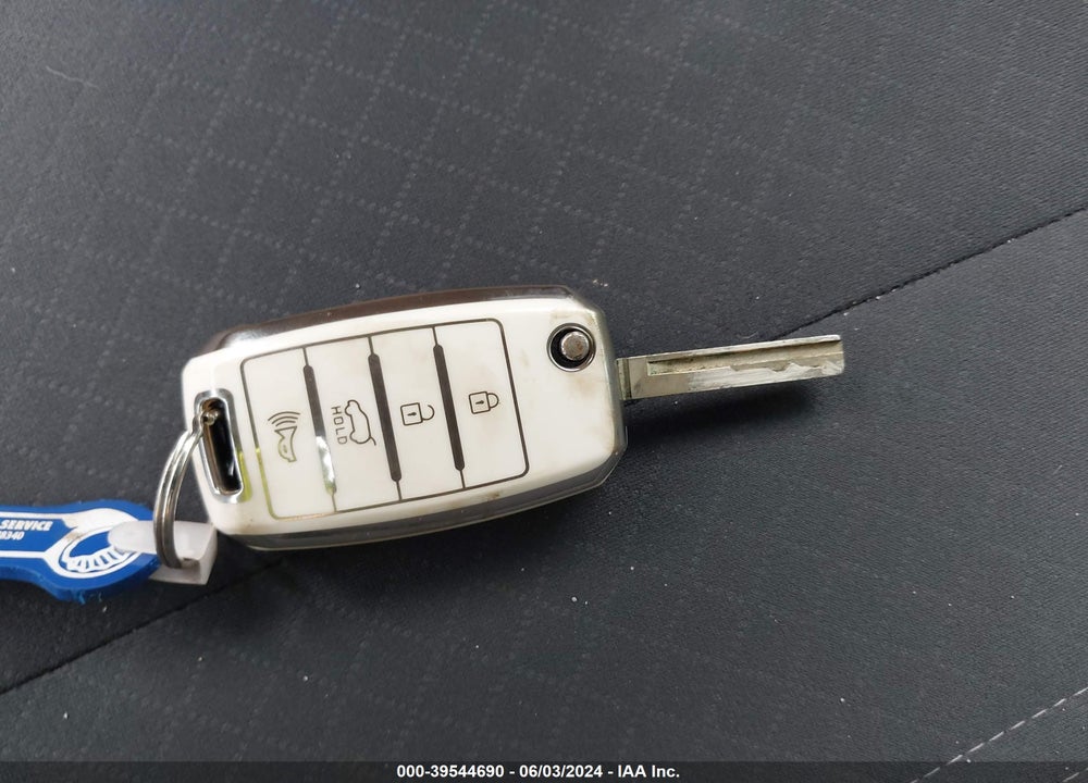 2017 KIA SORENTO 3.3L LX VIN: 5XYPGDA58HG191703