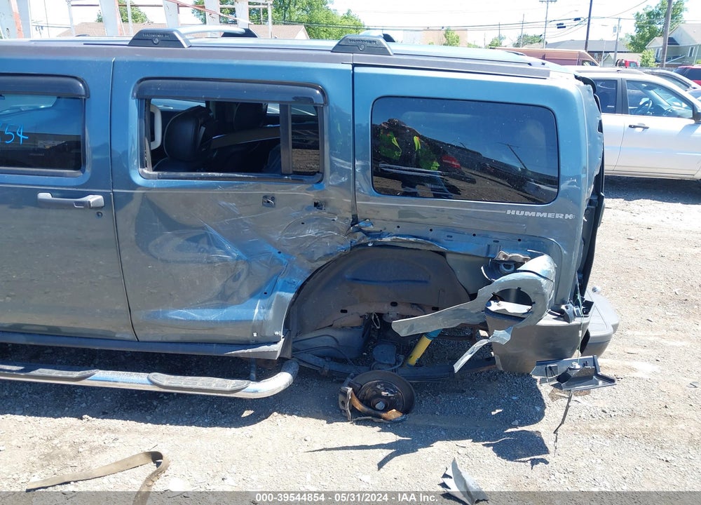 2007 HUMMER H3 SUV VIN: 5GTDN13E378109993