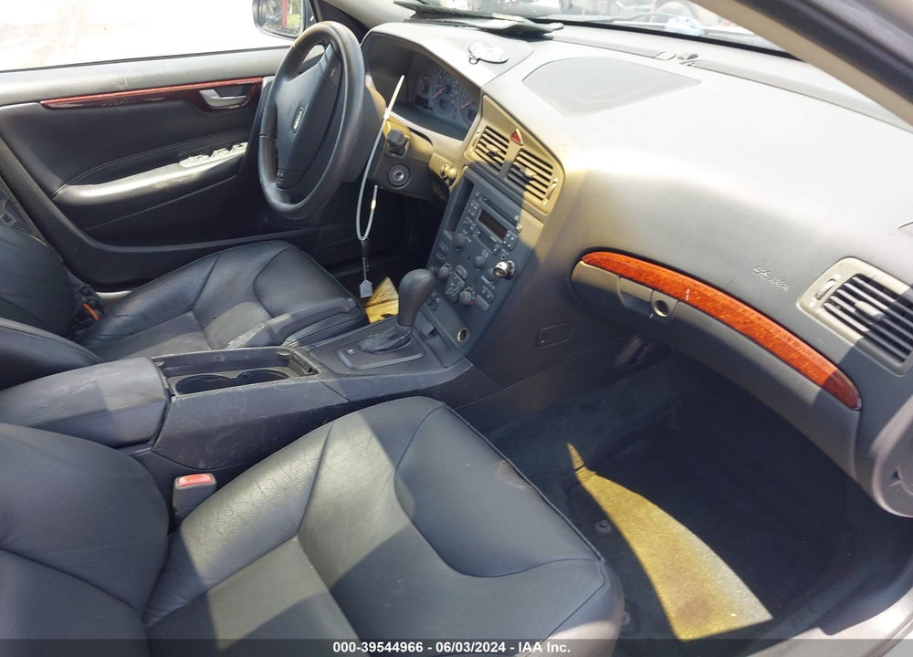 2002 VOLVO S60 2.4T VIN: YV1RS58D922119205