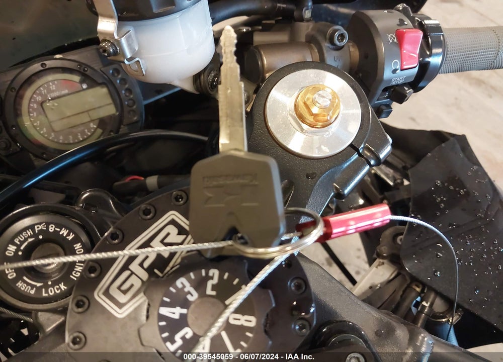 2004 KAWASAKI NINJA ZX 10R VIN: JKAZXCC164A012480