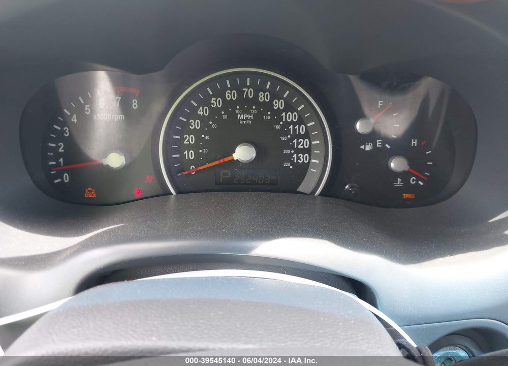 2011 KIA SEDONA LX VIN: KNDMG4C77B6370522