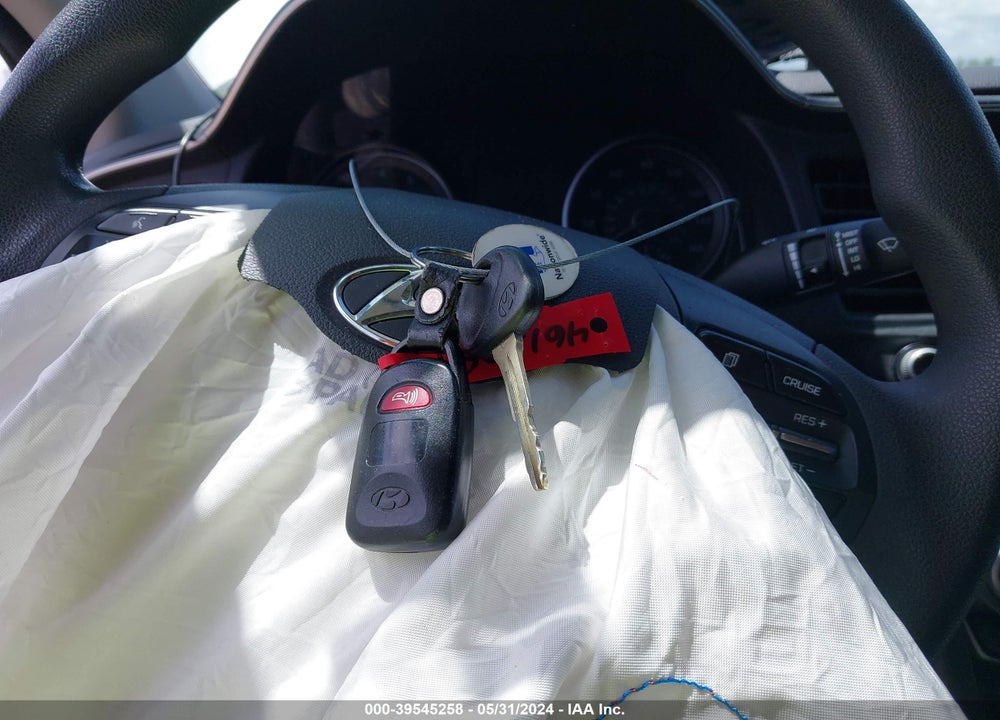 2019 HYUNDAI ELANTRA SEL VIN: KMHD84LF1KU823870