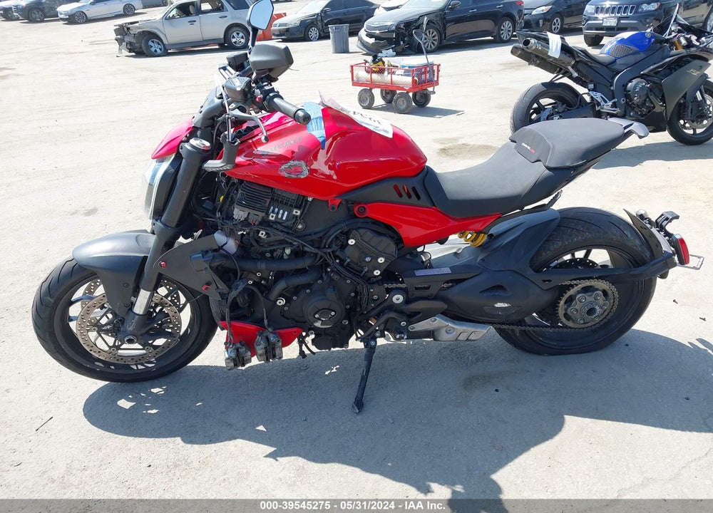 2023 DUCATI DIAVEL V4 VIN: ZDMGAR1W4PB000718