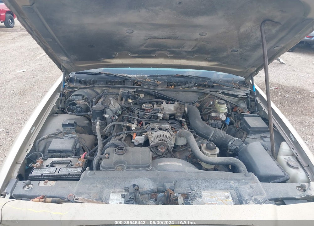 2000 MERCURY GRAND MARQUIS GS VIN: 2MEFM74W0YX639173