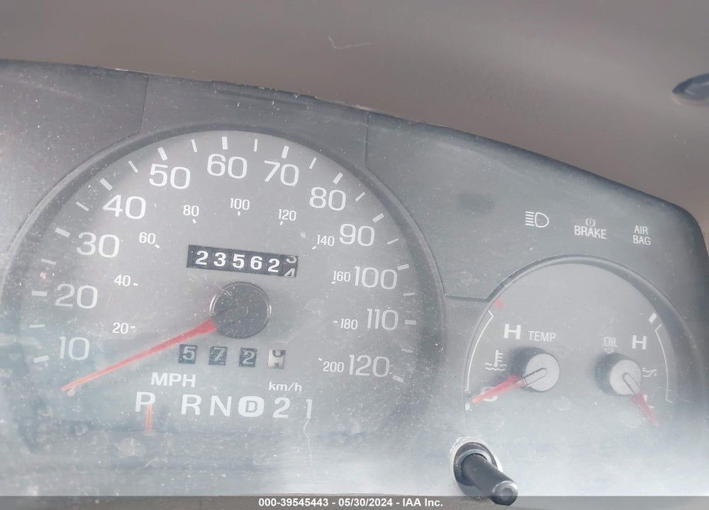 2000 MERCURY GRAND MARQUIS GS VIN: 2MEFM74W0YX639173