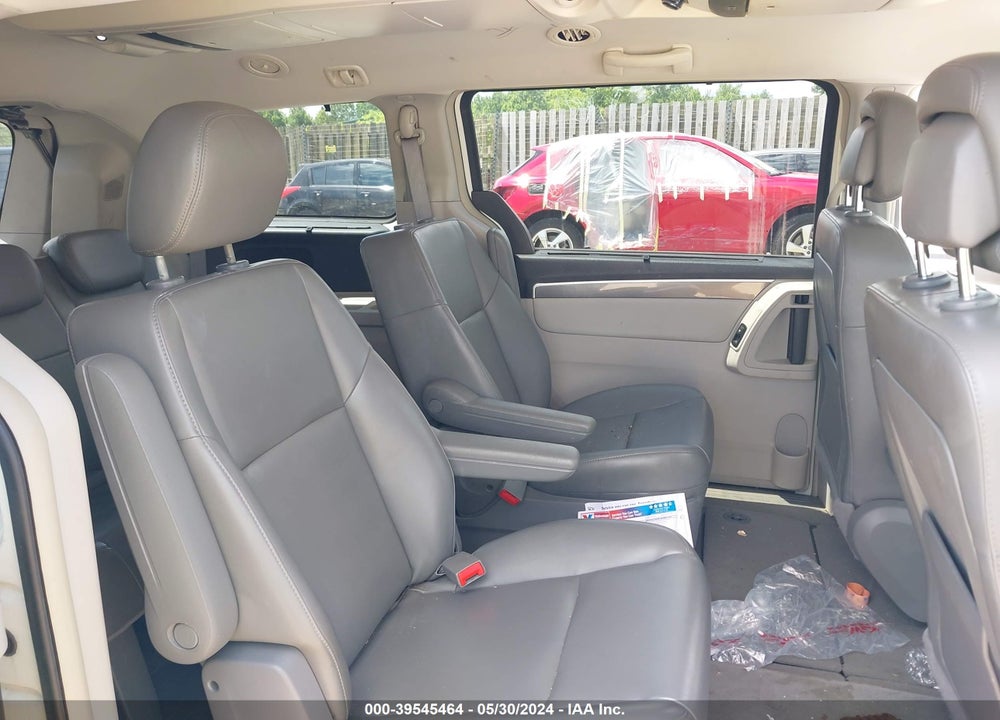 2010 VOLKSWAGEN ROUTAN SE VIN: 2V4RW3D17AR393163