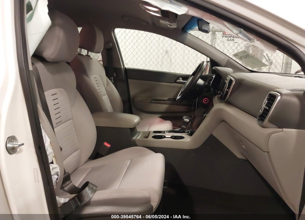 2018 KIA SPORTAGE LX VIN: KNDPMCAC2J7464560