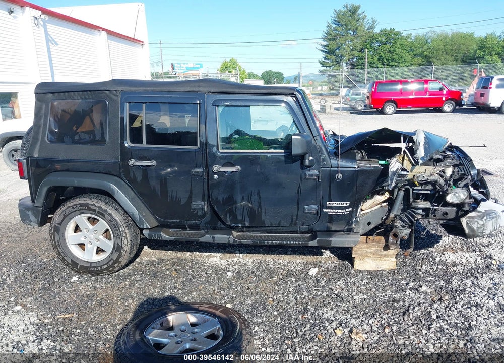 2016 JEEP WRANGLER UNLIMITED SPORT VIN: 1C4HJWDG8GL184011