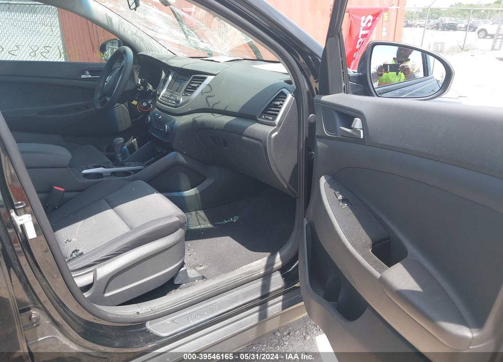 2018 HYUNDAI TUCSON SE VIN: KM8J23A47JU743830