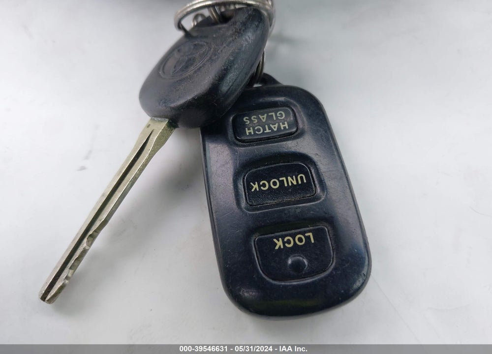 2005 TOYOTA MATRIX VIN: 2T1KR32E25C442221