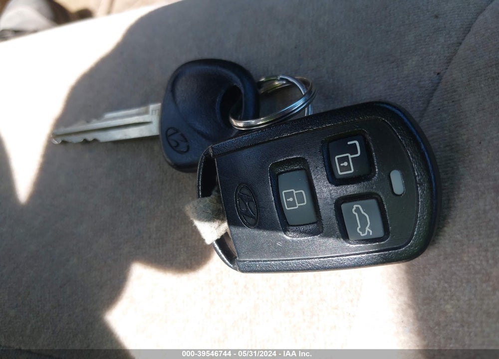 2005 HYUNDAI SONATA GL VIN: KMHWF25SX5A194743