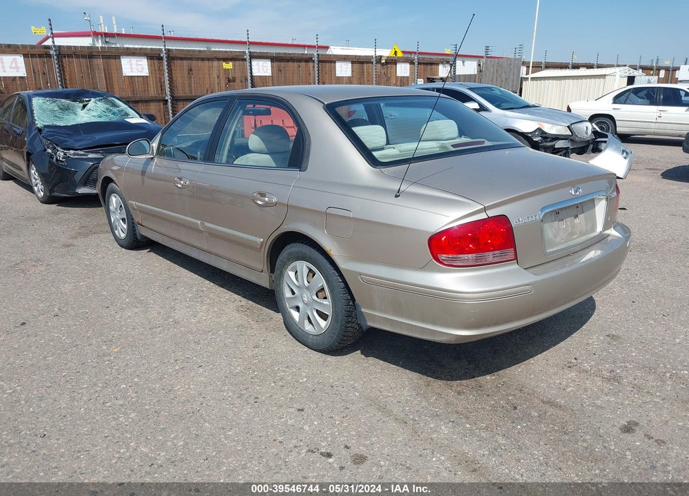 2005 HYUNDAI SONATA GL VIN: KMHWF25SX5A194743